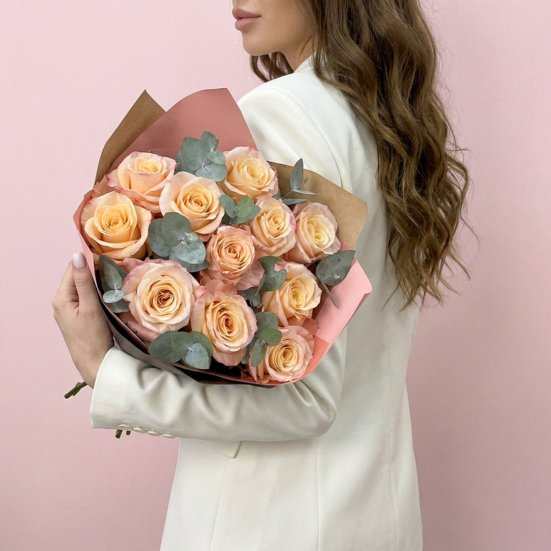 11 роз с зеленью