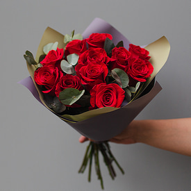 11 красных роз и эвкалипт 11 красных роз и эвкалипт