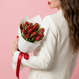 13 красных тюльпанов