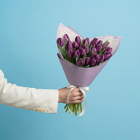 25 фиолетовых тюльпанов