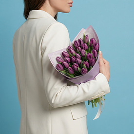 25 фиолетовых тюльпанов