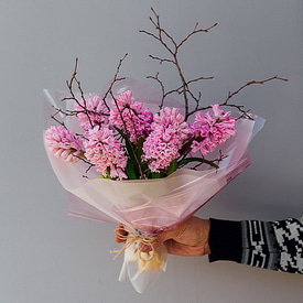 Розовый парфюм