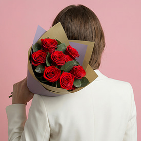 9 красных роз и эвкалипт