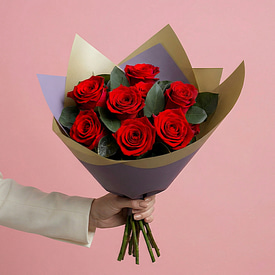 9 красных роз и эвкалипт