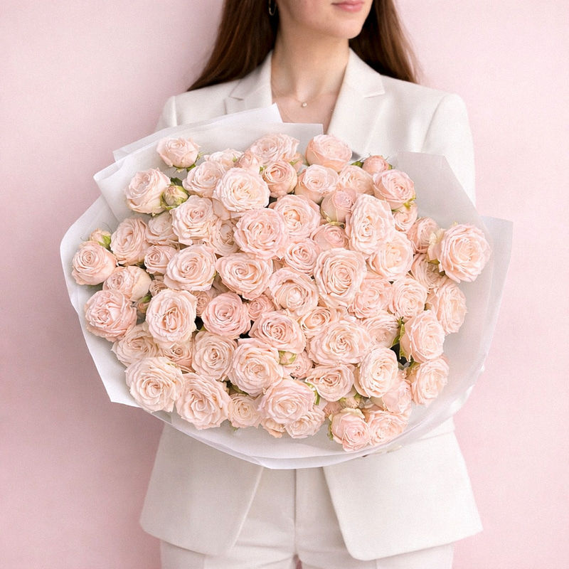 Букет с кустовыми розами "Ума Турман"